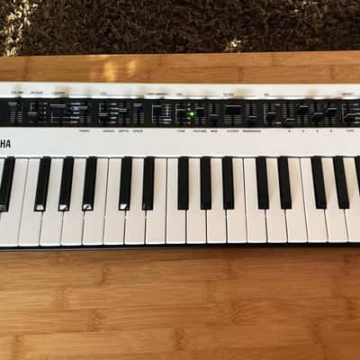Yamaha Reface CS 37 mini-key virtual analog-modeling synthesizer Synth Mint with New Decksaver