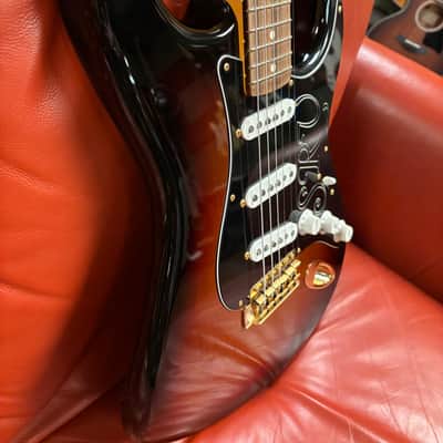 2015 Fender Stevie Ray Vaughan Stratocaster 3-Color Sunburst imagen 4