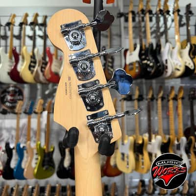 Fender   Player I 1 Jazz Bass Maple Neck Sunburst image 5