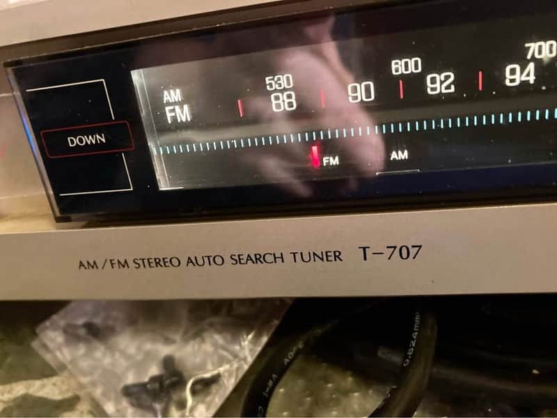 Sansui T-707 AM/FM Auto Search Stereo Tuner - Powers up - Looks good overall image 1
