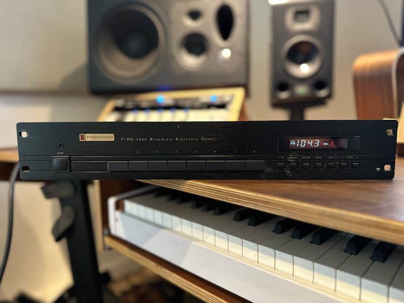 Parasound T/DQ-1600 AM/FM Broadcast Reference Tuner image 1