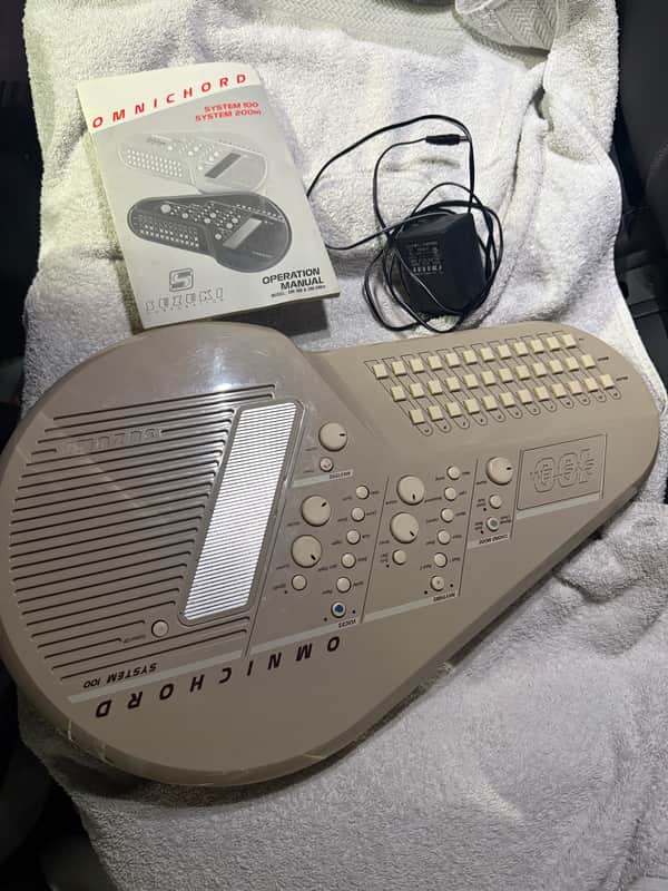 Suzuki OM-100 Omnichord 1989 - Beige image 1