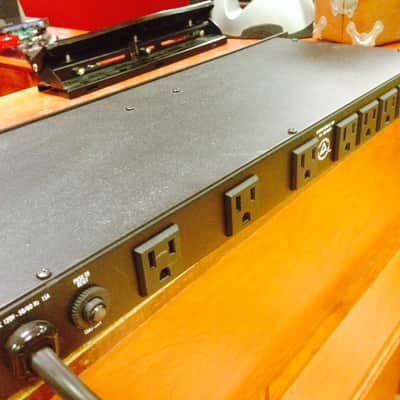 Furman M8X Power Conditioner image 3