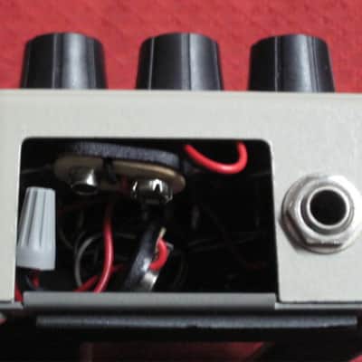 used vintage (1981) DOD 575 Flanger (ANALOG Flanger) Performer Series, MISSING battery cover (tannish gray casing with yellow graphic / yellow knob tops) + battery, strings, extra battery clips, & extra foam (NO box, NO paperwork, NO adaptor) image 16