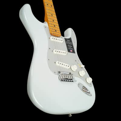 fender American Ultra II Stratocaster In Avalanche image 2