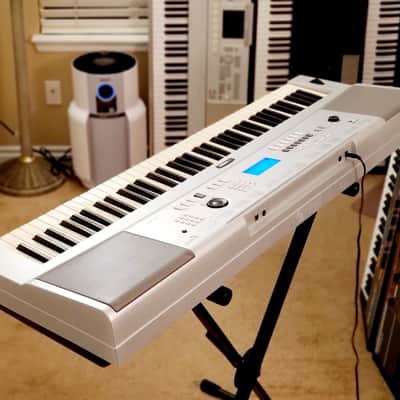 MUST SEE!!! YAMAHA DGX 220 SEMI-WEIGHTED 76-KEY DIGITAL PIANO IN AMAZING CONDITION! image 20