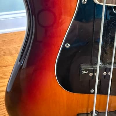 Fender American Deluxe Jazz Bass with Rosewood Fretboard 2010 - 2016 - 3-Color Sunburst image 2