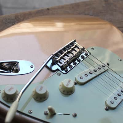 FENDER "American Professional Classic Stratocaster Fade Firemist Gold" GIGBAG, 3, 46 KG image 5