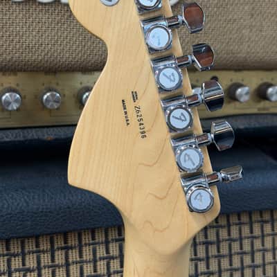 Fender Highway One Stratocaster with Maple Fretboard 2006 - 2011 - 3-Color Sunburst image 12