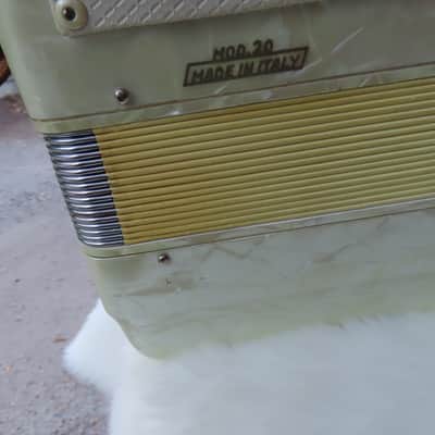 LIRA INTERNATIONAL MODEL 20 CENTRAMATIC 1959 3/4 120 BASS ACCORDION  GOLD SPARKLE MOTHER of WHITE PEARL IMMACULATE! image 9