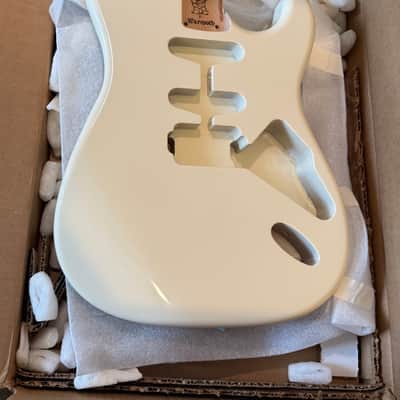 Fender Licensed Warmoth Stratocaster 2026 - Vintage White image 15