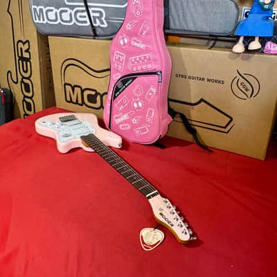 Mooer Guitars MLT10 (Travel/ Short Scale) CANDY PINK 2025 Super Light 2,5Kg image 10