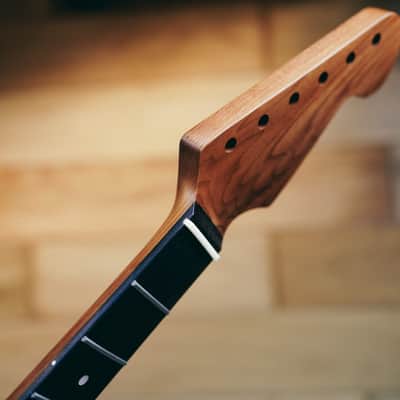 Stratocaster Neck – Roasted Maple & Rosewood | 21 Frets | Nitro Satin Finish | Bone Nut image 4