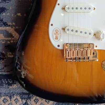Fender 50th Anniversary American Deluxe Stratocaster 2004 - Sunburst image 3