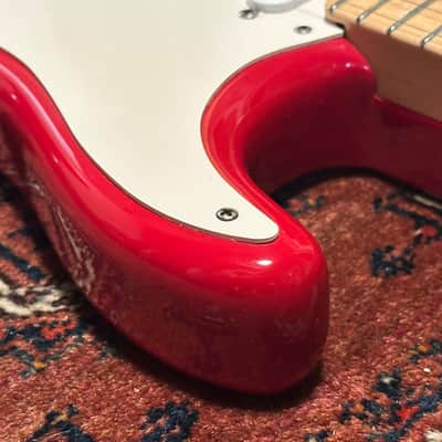 Fender Eric Clapton Artist Series Stratocaster with Vintage Noiseless Pickups 2005 Torino Red image 3