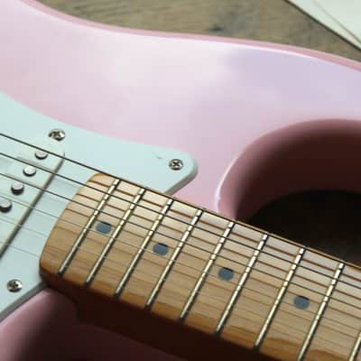 SQUIER "LIMITED Classic Vibe™ '50s Stratocaster Hard Tail, Maple Fingerboard, Parchment Pickguard, Shell Pink" 3, 06 KG image 6