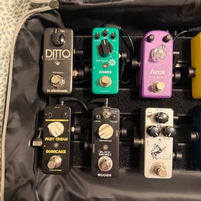 🤘 Complete Mini Pedalboard Bundle! 12 pedals! Cables! Pedalboard with built in Power supply image 4