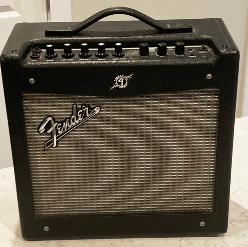 Fender Mustang I V.2 20-Watt 1x8" Modeling Guitar Combo 2013 - 2018 - Black image 1