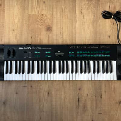 Yamaha DX27S 61-Key Digital Programmable Algorithm Synthesizer with Speakers