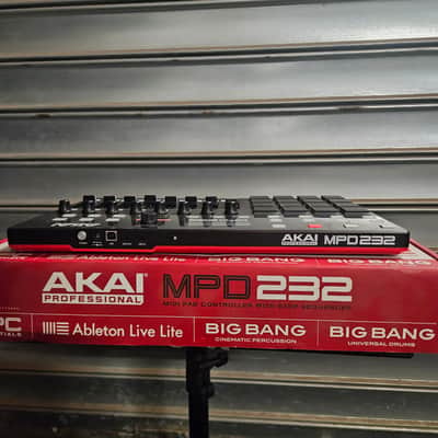 Akai MPD232 2015 - Present - Black image 2