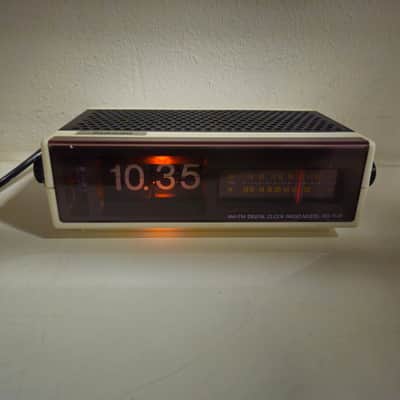 Planar - Model 1138 - AM/FM Digital Clock Radio - In Box image 4