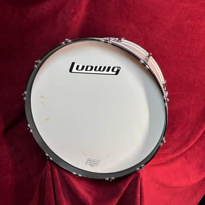 Ludwig Classic Maple 26” Marching Bass Drum 26” x 14” - White image 2