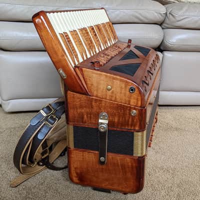 Victoria Poeta Double Chamber Accordion image 7