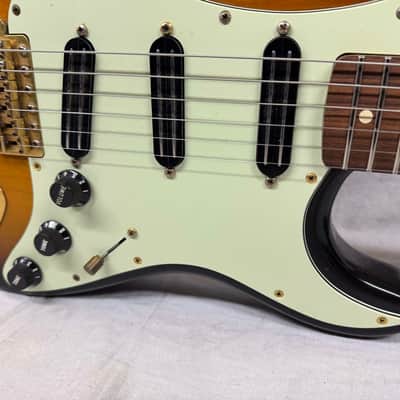 Fender USA SRV Stevie Ray Vaughan Signature Stratocaster Guitar with DiMarzio Hot Rails pickups + Case 1994 - 3-Color Sunburst / Pau Ferro fingerboard image 5