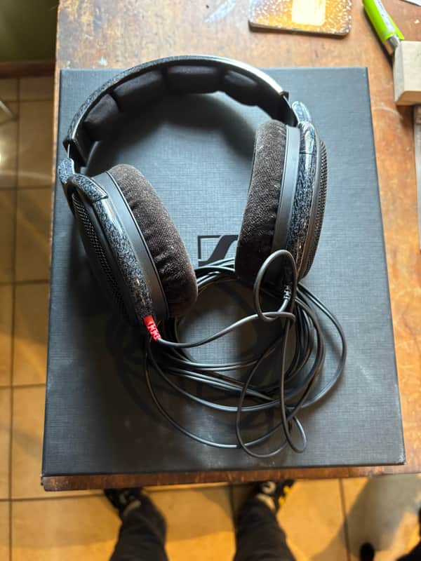 Sennheiser HD 600 Professional Headphones 2010s - Black image 1
