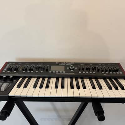 Behringer DeepMind 6 37-Key 6-Voice Polyphonic Analog Synth 2017 - Present - Black image 3
