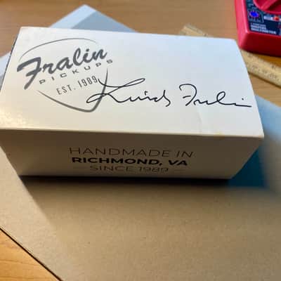 Lindy Fralin P-J Bass Pickups Set 5% Overwound Cream image 2