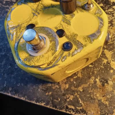 Dongeomac Foxx Tone Machine in Heavy Distressed Yellow Mix image 2