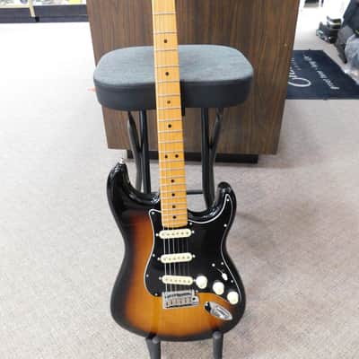 Fender American Ultra Luxe Stratocaster with Maple Fretboard 2021 - Present - 2-Color Sunburst image 1