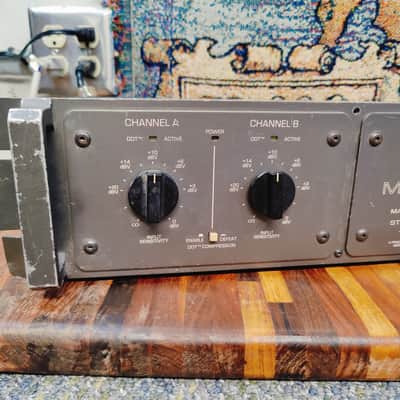 Peavey M-2600 Mark V Series Stereo Power Amplifier 1990s image 2