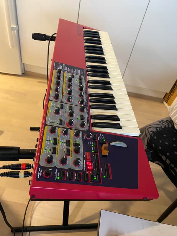 Nord Lead 2 Keyboard image 1