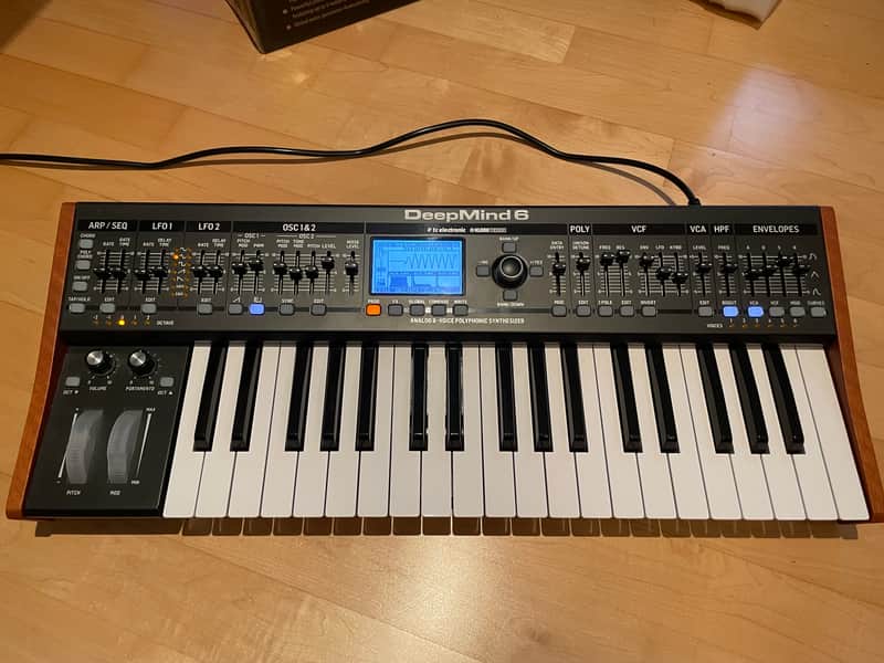 Behringer DeepMind 6 37-Key 6-Voice Polyphonic Analog Synth 2017 - Present - Black image 1