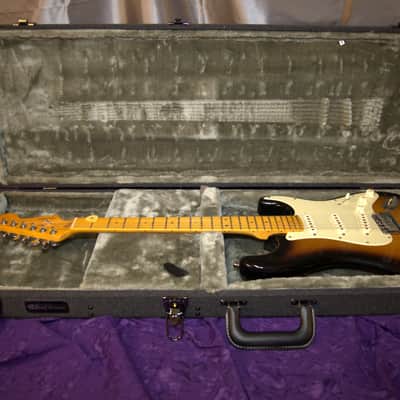 Fender American Deluxe Stratocaster V-Neck with Maple Fretboard 2004 - 2010 - 2-Color Sunburst image 2