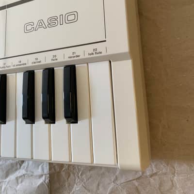 Casio MT-31 Casiotone MT31 37-Key Semi Analog Keyboard MIJ 1980's White RARE MINT in orignal box with Users Manual booklet image 9