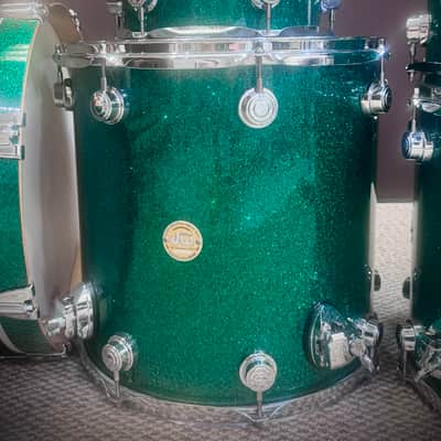DW Collector Series 2019 - Green Glass image 5