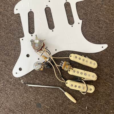 Fender Stratocaster 2003 Gold image 8