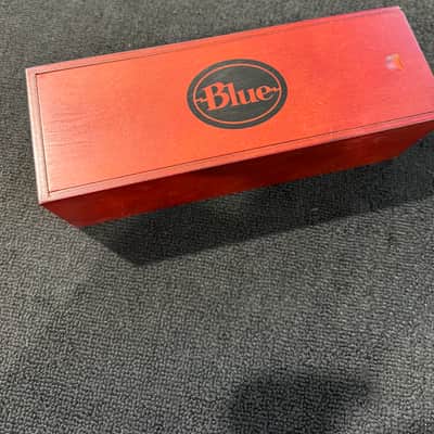 Blue Bluebird SL Large Diaphragm Cardioid Condenser Microphone 2010s - Blue image 4