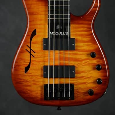 Modulus Quantum 5 with f-hole image 2