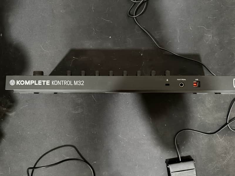 Native Instruments Komplete Kontrol M32 2019 - Black image 1