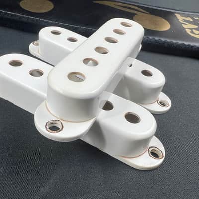 General Vintage Tone White Edad Bakelite 50’s style Strat Pickup Covers Aged white image 3
