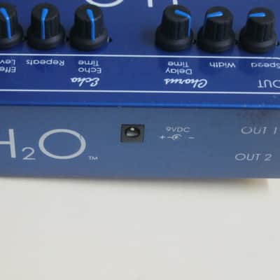used Visual Sound H2O V1 (with cursive V) Liquid Chorus & Echo early 2000s + battery, strings, and a new set of rubber FEET (NO box / NO paperwork) image 9