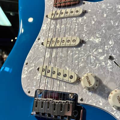 Fender PLAYER II STRATOCASTER 2025 - Electric Blue image 2