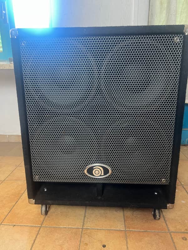 Ampeg BSE410HLF 400-Watt 4x10