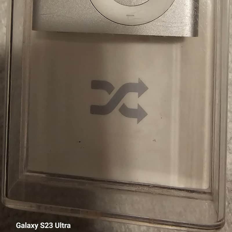 2010s Apple A1204 [PA564LL/A] iPod Shuffle 1 GB in Original Pa…