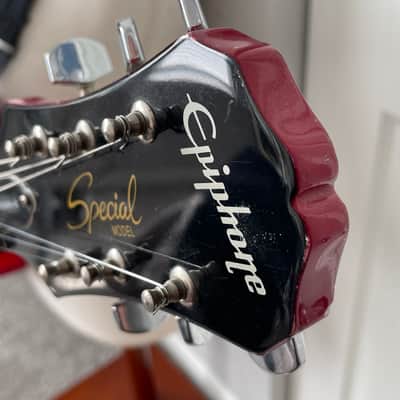 Epiphone Special Model Sunburst + Amp & Accessories image 3
