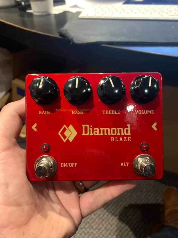 ギター DIAMOND Guitar Pedal FIRE BURST Diamond Pedals Fireburst Fuzz - YouTube